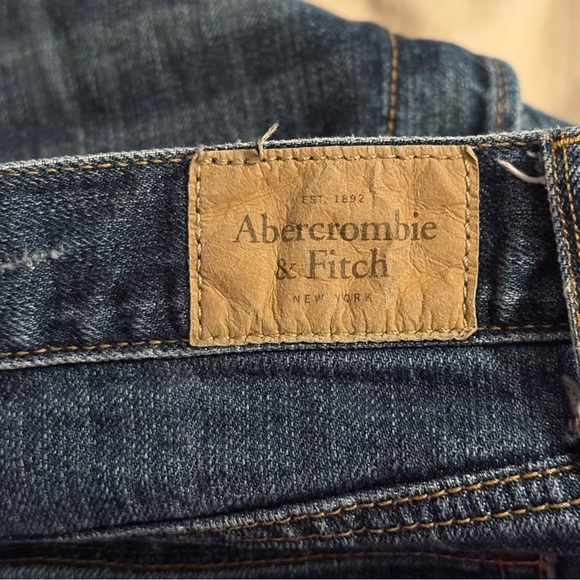 Abercrombie & Fitch Women’s Size 28/6 Button Fly Distressed Denim Jean Shorts - Picture 8 of 8